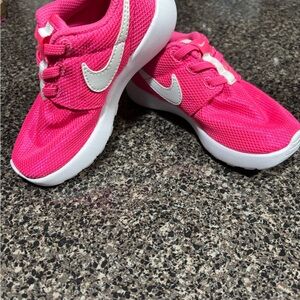 NWOT Nike Kids Fuchsia and White Sneakers Size 9C